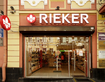 Оформление фасада обувной сети Rieker